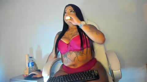 Snapshot of lunafever68 chatting on 07-05-26, 02:40 lunafever68 online show from 07-05-26, 02:40