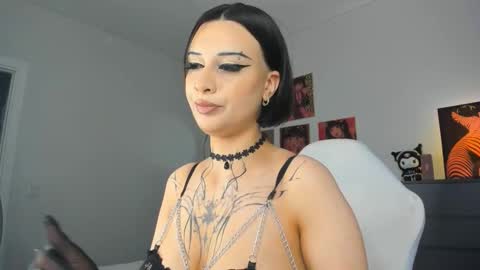 Snapshot of lunagothgirl chatting on 09-25-25, 04:16 Luna online show from 09-25-25, 04:16