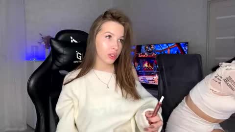 Snapshot of lunail chatting on 11-21-25, 08:13 lunail online show from 11-21-25, 08:13