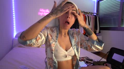 Snapshot of lunaink_ chatting on 01-24-25, 10:21 Laura online show from 01-24-25, 10:21