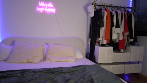 Snapshot of lunaink_ chatting on 02-27-25, 07:12 Laura online show from 02-27-25, 07:12