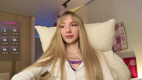 Luna online show from 12-01-25, 12:26