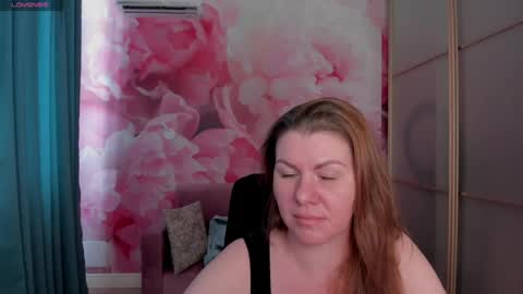 Snapshot of lunakissesx chatting on 06-13-26, 11:19 lunakissesx online show from 06-13-26, 11:19