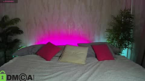 Snapshot of lunakown chatting on 11-22-25, 09:19 Varvara online show from 11-22-25, 09:19