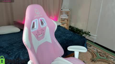 Snapshot of lunakown chatting on 12-02-25, 09:36 Varvara online show from 12-02-25, 09:36