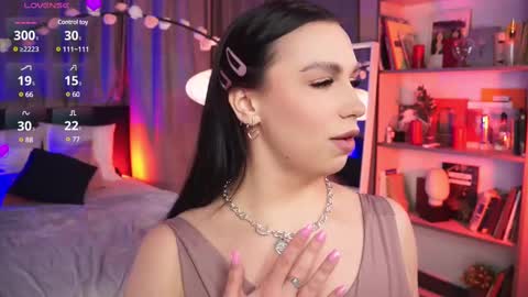 Luna  next streams Mon Fri Sat Sun 8pm-5am gmt0 online show from 02-25-25, 11:44