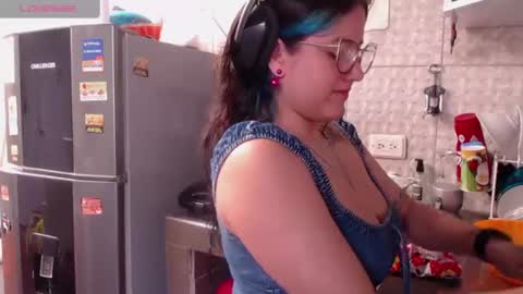 Snapshot of lunapalmer01 chatting on 07-08-26, 06:45 Julieth online show from 07-08-26, 06:45