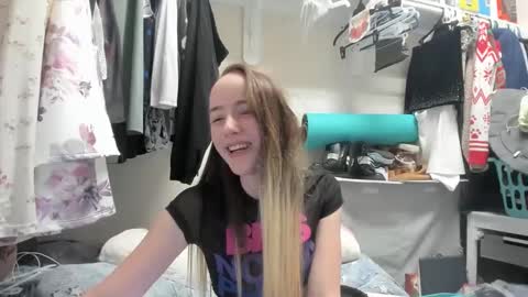 Snapshot of lunapixie2020 chatting on 12-05-24, 07:05 lunapixie2020 online show from 12-05-24, 07:05