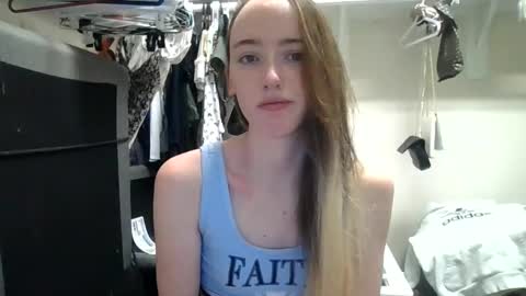 Snapshot of lunapixie2020 chatting on 02-07-25, 06:24 lunapixie2020 online show from 02-07-25, 06:24