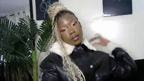Smiley online show from 04-22-26, 07:33