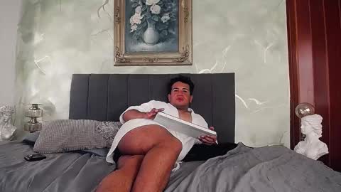 Snapshot of lunar_shade chatting on 02-04-26, 09:53 jesus online show from 02-04-26, 09:53