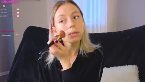 Kelly online show from 10-06-25, 02:36