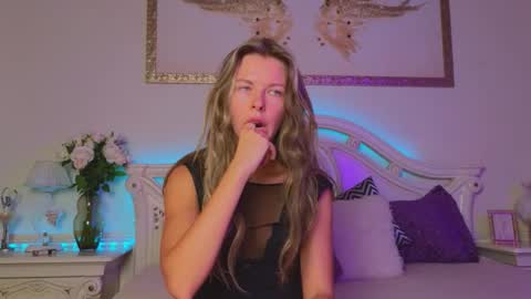 Luna Rishi online show from 09-24-25, 11:57