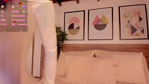 Luna Ruso  online show from 04-12-26, 07:30