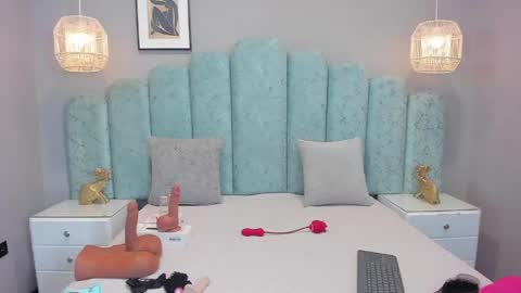 Luna online show from 04-24-26, 11:23