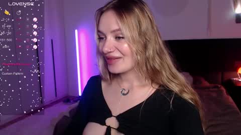 Snapshot of lunaticabae chatting on 02-22-25, 04:29 LunaticaBae online show from 02-22-25, 04:29