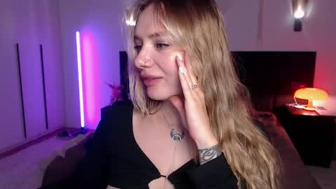 Snapshot of lunaticabae chatting on 02-22-25, 07:34 LunaticaBae online show from 02-22-25, 07:34