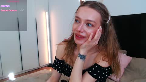 LunaticaBae online show from 05-04-26, 01:56