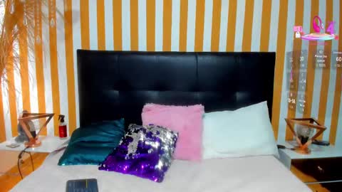 Snapshot of lunatoledo chatting on 10-16-25, 12:39 Luna Toledo online show from 10-16-25, 12:39