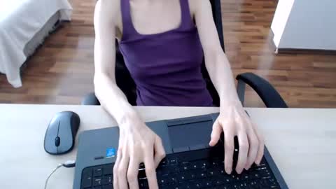 lunavibe_ online show from 06-27-26, 12:22