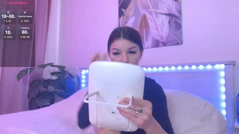 Snapshot of lunavine chatting on 11-16-25, 09:48 Veronica online show from 11-16-25, 09:48