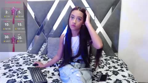 Snapshot of lunawillis chatting on 12-30-24, 04:51 Luna online show from 12-30-24, 04:51
