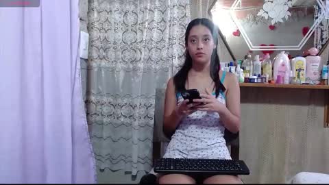 Snapshot of lunawillis chatting on 09-24-25, 06:55 Luna online show from 09-24-25, 06:55