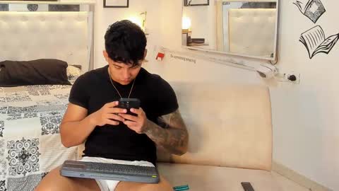 Snapshot of lunay_xtreemboy chatting on 09-09-25, 12:21 Lunay online show from 09-09-25, 12:21