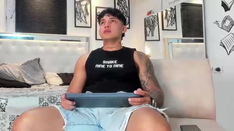 Snapshot of lunay_xtreemboy chatting on 09-10-25, 03:06 Lunay online show from 09-10-25, 03:06