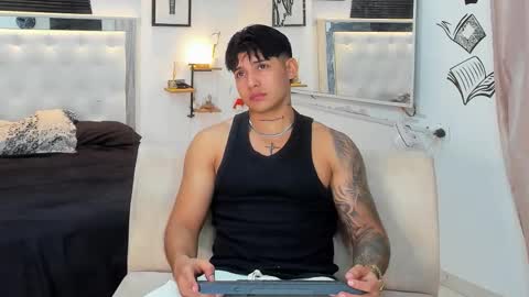 Snapshot of lunay_xtreemboy chatting on 10-31-25, 02:56 Lunay online show from 10-31-25, 02:56