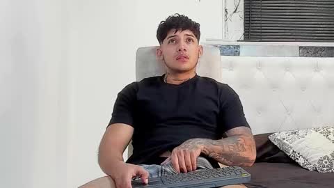 Snapshot of lunay_xtreemboy chatting on 01-10-26, 01:07 Lunay online show from 01-10-26, 01:07