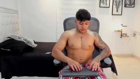 Snapshot of lunay_xtreemboy chatting on 01-14-26, 04:29 Lunay online show from 01-14-26, 04:29