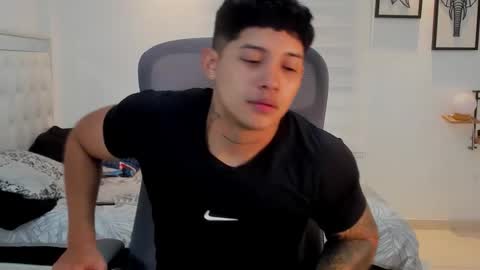 Snapshot of lunay_xtreemboy chatting on 02-21-26, 12:00 Lunay online show from 02-21-26, 12:00