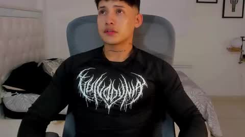 Snapshot of lunay_xtreemboy chatting on 02-21-26, 10:55 Lunay online show from 02-21-26, 10:55