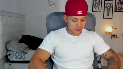 Snapshot of lunay_xtreemboy chatting on 03-03-26, 10:15 Lunay online show from 03-03-26, 10:15