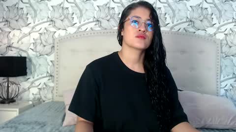 Snapshot of lunaykross chatting on 05-21-26, 03:24 Luna and Kian online show from 05-21-26, 03:24