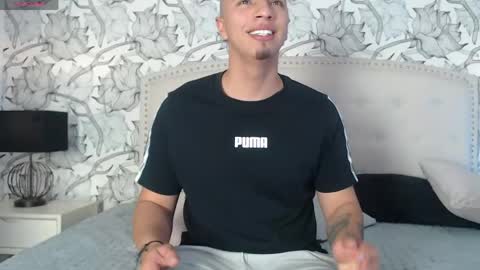 Snapshot of lunaykross chatting on 05-24-26, 05:56 Luna and Kian online show from 05-24-26, 05:56
