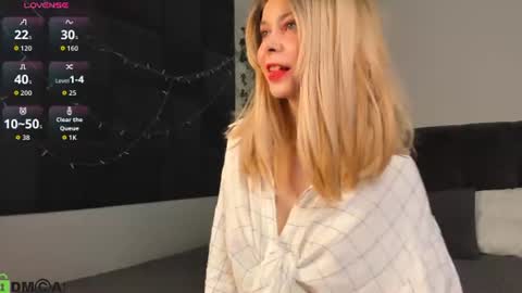 Snapshot of lune_fallenstar chatting on 07-01-26, 11:45 Lune FallenStar online show from 07-01-26, 11:45