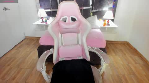 Snapshot of lunitaa18 chatting on 12-19-24, 02:23 V A L E R I A online show from 12-19-24, 02:23