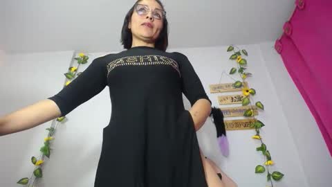 Luna Tamara online show from 12-22-25, 04:42