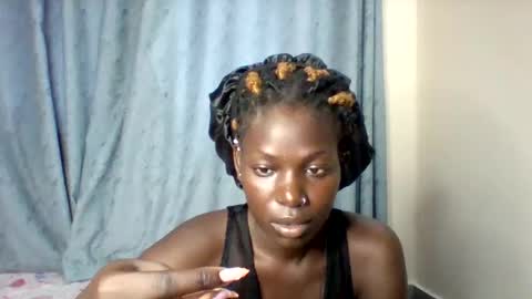 Snapshot of luo_queen chatting on 09-13-25, 12:38 luo_queen online show from 09-13-25, 12:38