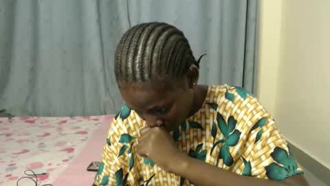 Snapshot of luo_queen chatting on 09-15-25, 01:44 luo_queen online show from 09-15-25, 01:44