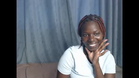 Snapshot of luo_queen chatting on 11-12-25, 12:05 luo_queen online show from 11-12-25, 12:05