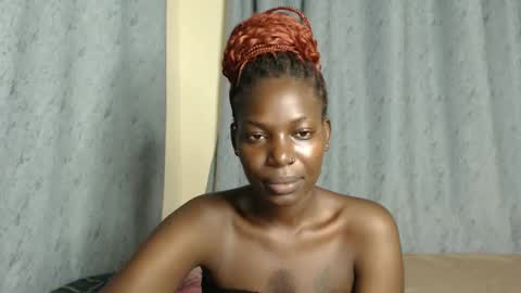 Snapshot of luo_queen chatting on 11-24-25, 10:53 luo_queen online show from 11-24-25, 10:53