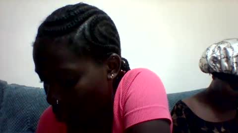 Snapshot of luo_queen chatting on 03-23-26, 04:33 luo_queen online show from 03-23-26, 04:33