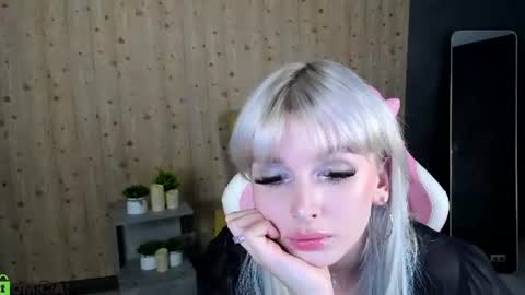 Snapshot of lura_lust chatting on 07-20-26, 04:27 Lura-Lust online show from 07-20-26, 04:27
