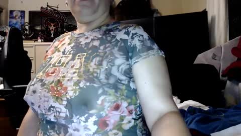 Snapshot of lusciouslibra82 chatting on 03-02-25, 06:16 .Clarissa. Follow me on Instagram miss buns online show from 03-02-25, 06:16