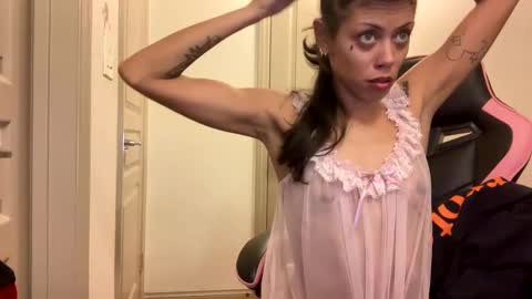 Snapshot of lustforlola chatting on 12-07-24, 07:49 LOLA online show from 12-07-24, 07:49