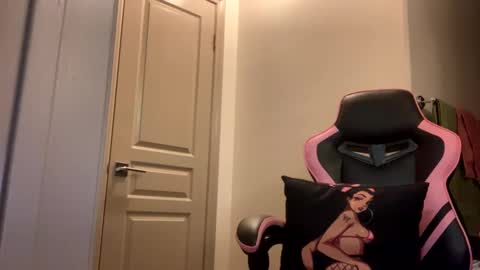 Snapshot of lustforlola chatting on 12-08-24, 04:57 LOLA online show from 12-08-24, 04:57