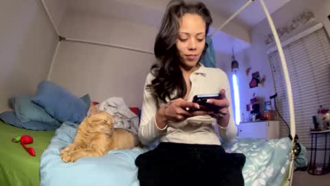 LOLA online show from 05-06-26, 06:41
